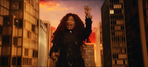 Chaka Khan, Chakzilla, On Aura Tout Vu, haute couture parisienne, Sia, fashion music video, couture futuriste, robe couture noire, Livia Stoianova, Yassen Samouilov, Paris Haute Couture Week, mode et musique, clip futuriste, Zerina Akers, Greg Kurstin, Nicholas W. Callais, couture célébrités, luxe contemporain, pop culture fashion, création couture Paris
