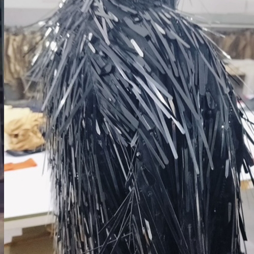 Chaka Khan, Chakzilla, On Aura Tout Vu, haute couture parisienne, Sia, fashion music video, couture futuriste, robe couture noire, Livia Stoianova, Yassen Samouilov, Paris Haute Couture Week, mode et musique, clip futuriste, Zerina Akers, Greg Kurstin, Nicholas W. Callais, couture célébrités, luxe contemporain, pop culture fashion, création couture Paris