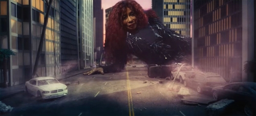 Chaka Khan, Chakzilla, On Aura Tout Vu, haute couture parisienne, Sia, fashion music video, couture futuriste, robe couture noire, Livia Stoianova, Yassen Samouilov, Paris Haute Couture Week, mode et musique, clip futuriste, Zerina Akers, Greg Kurstin, Nicholas W. Callais, couture célébrités, luxe contemporain, pop culture fashion, création couture Paris