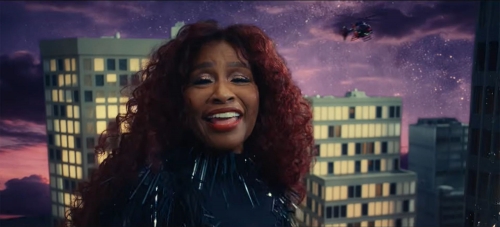 Chaka Khan, Chakzilla, On Aura Tout Vu, haute couture parisienne, Sia, fashion music video, couture futuriste, robe couture noire, Livia Stoianova, Yassen Samouilov, Paris Haute Couture Week, mode et musique, clip futuriste, Zerina Akers, Greg Kurstin, Nicholas W. Callais, couture célébrités, luxe contemporain, pop culture fashion, création couture Paris